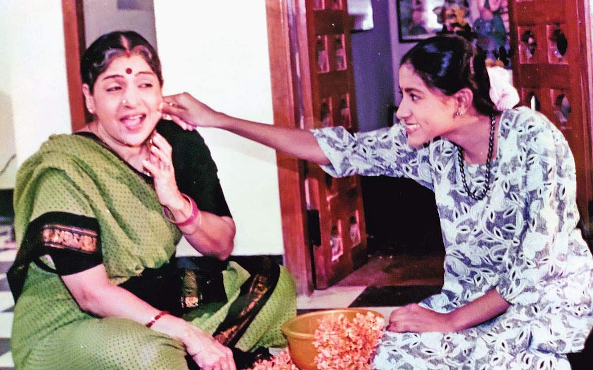 ரோஜா மலரே! - 103: நேரலையில் நடந்த தொடரின் படப்பிடிப்பு! -குமாரி சச்சு