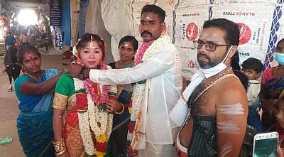 3 நாள்கள் கட்டுப்பாடு எதிரொலி:திருச்செந்தூரில் கோயிலுக்கு வெளியே திருமண நிகழ்ச்சிகள்