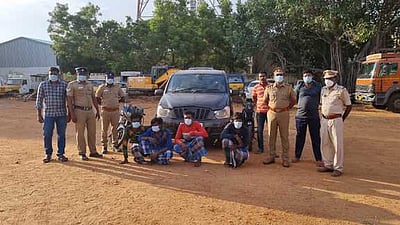 தாராபுரம் அருகே இளைஞா் கொலை வழக்கில் 5 போ் கைது