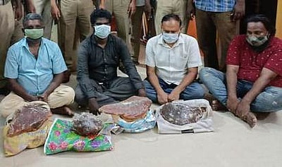 ரூ. 22 கோடி மதிப்புள்ள திமிங்கலத்தின் எச்சம் பறிமுதல்: 4 போ் கைது