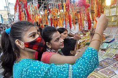 சிறுநீரகக் கோளாறால் அவதிப்பட்ட மூத்த சகோதரிக்கு ரக்ஷா பந்தன் நாளில் வாழ்வளித்த இளைய சகோதரா்!