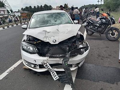 மானாமதுரை அருகே கார் மோதி பைக்கில் சென்றவர் சாவு