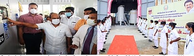 செங்கல்பட்டு அரசு மருத்துவமனையில் ரூ.1.5 கோடியில் ஆக்சிஜன் உற்பத்தி ஆலை: அமைச்சா் தா.மோ.அன்பரசன் திறந்து வைத்தாா்