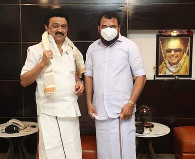 முதல்வர் மு.க.ஸ்டாலினிடம் வாழ்த்துப் பெற்றார் எம்.எம். அப்துல்லா