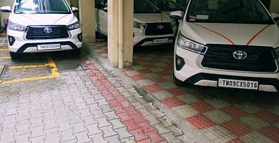 தேர்தல் வெற்றி: 4 மாவட்ட பாஜக தலைவர்களுக்கு இன்னோவா கார் பரிசு!