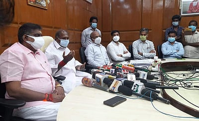 புதுவையில் பள்ளிகள் திறப்பு: முதல்வர் ரங்கசாமி தலைமையில் ஆலோசனை