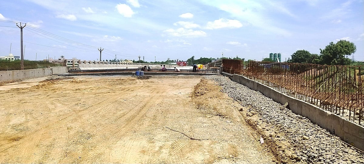 நிறைவடையாத மேம்பாலப் பணி!