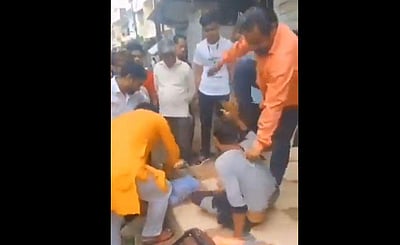 வளையல் விற்ற முஸ்லிம் மீது தாக்குதல்: பாலியல் வழக்கும் பதிவு செய்யப்பட்டதால் பதற்றம்