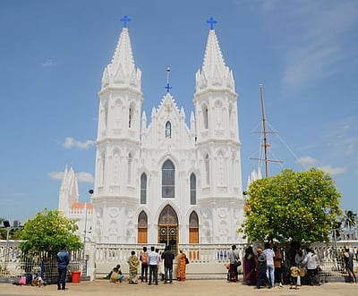 புது பொலிவுடன் வேளாங்கண்ணி பேராலயம்