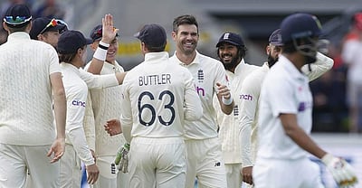 முதல் நாளில் இந்தியாவை துவம்சம் செய்த இங்கிலாந்து: ஹைலைட்ஸ் விடியோ