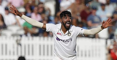 சிராஜ் மீது பந்தை எறிந்த ரசிகர்: விராட் கோலி வேதனை