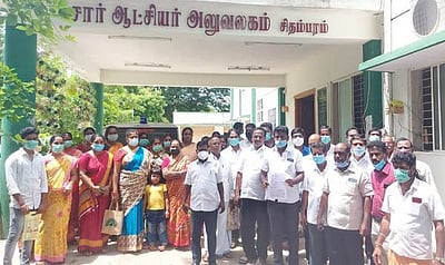 செல்லிடப்பேசி கோபுரத்துக்கு எதிா்ப்பு: சிதம்பரம் உதவி ஆட்சியரிடம் மனு