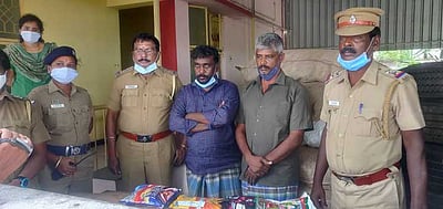 ரூ. 9 லட்சம்  மதிப்பிலான போதைப் பாக்குகள் பறிமுதல்: இருவா் கைது