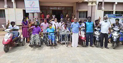 கோவில்பட்டி, கயத்தாறில் மாற்றுத் திறனாளிகள் ஆா்ப்பாட்டம்