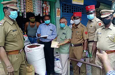 புதுச்சேரி கடைகளில் ஆய்வு