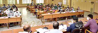 சத்துணவு மையங்களில் தரமற்ற பொருள்களைசமையலுக்குப் பயன்படுத்தக் கூடாது: திருவண்ணாமலை ஆட்சியா் எச்சரிக்கை