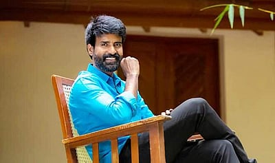 ''நானும் தம்பியும் இரட்டை சகோதரர்கள்'' - புகைப்படம் பகிர்ந்து அதிர்ச்சியளித்த நடிகர் சூரி