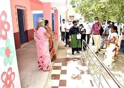 பள்ளிகள் திறப்பு: முன்னேற்பாடு பணிகள் ஆய்வு