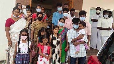 சமுதாயக் கட்டுப்பாடு: மீனவக் குடும்பத்தினா் ஆட்சியரிடம் மனு