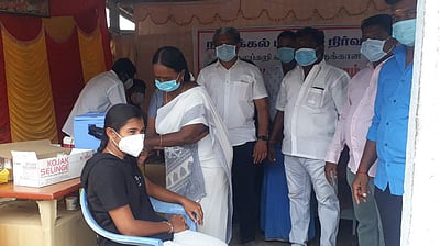 காய்கறி சந்தை வியாபாரிகளுக்கு கரோனா தடுப்பூசி