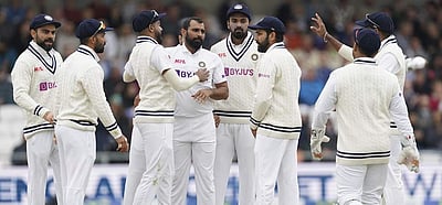 இங்கிலாந்து அணி முதல் இன்னிங்ஸில் 432 ரன்கள்: ஷமிக்கு 4 விக்கெட்டுகள்