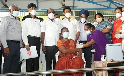 சைதாப்பேட்டையில் பள்ளி ஆசிரியர்களுக்கான தடுப்பூசி சிறப்பு முகாம் தொடக்கம்