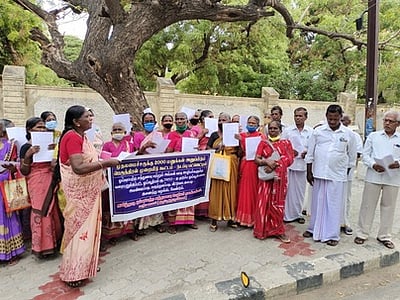 ஓய்வூதியம்: முதல்வருக்கு 2,000 ஓய்வூதியா்கள் மனு