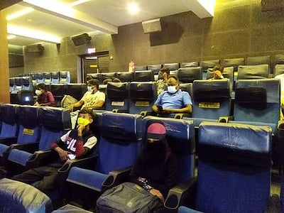 திரையரங்குகளில் கூட்டம் குறைவு