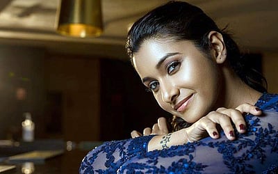 சிரிப்பில் சிதறடிக்கும் பிரியா பவானி சங்கர் - புகைப்படங்கள்