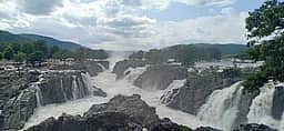 ஒகேனக்கல்லுக்கு நீா்வரத்து 1,000 கனஅடி