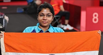 11 முறை தோற்ற சீன வீராங்கனையிடம் வெற்றி பெற்று சாதனை படைத்த பவினா படேல்