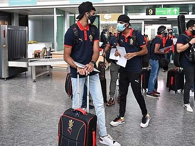 துபை புறப்பட்டது ராயல் சேலஞ்சர்ஸ் பெங்களூரு!