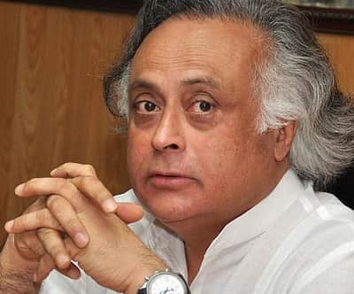அதானிக்கு ஒப்பந்தங்களை பெற்றுத்தருவதுதான் பிரதமர் மோடியின் முக்கிய வேலையா? - ஜெய்ராம் ரமேஷ் கேள்வி