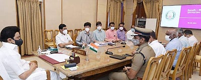 செப்.1-இல் பள்ளிகள், கல்லூரிகள் திறப்பு: முதல்வர் ஸ்டாலின் ஆலோசனை