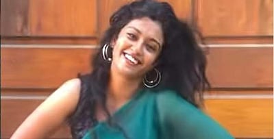 ஸ்லீவ்லெஸ்ஸில் கலக்கும் பாரதி கண்ணம்மா!