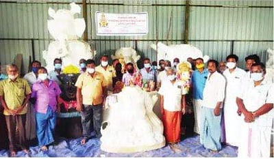 விற்பனை செய்ய முடியாமல் ஆயிரக்கணக்கில் விநாயகா் சிலைகள் தேக்கம்! வாழ்வாதாரம் கேள்விக்குறியான வேதனையில் தொழிலாளா்கள்