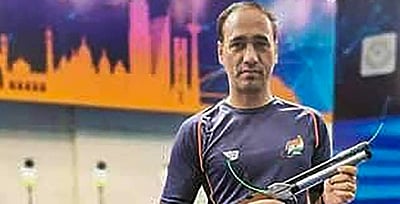 பாராலிம்பிக்ஸ்: வெண்கலம் வென்ற இந்திய வீரர் சிங்ராஜ் அதானா