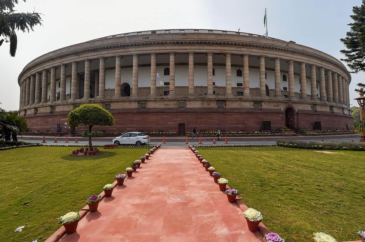 நாடாளுமன்றத்தில் திரிணமூல் எம்.பி.க்கள் போராட்டம்