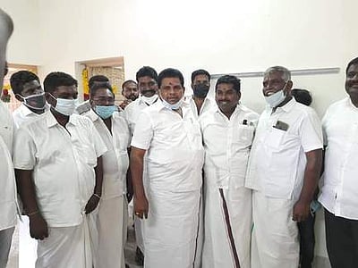 மாற்றுக்கட்சியினா் திமுகவில் ஐக்கியம்