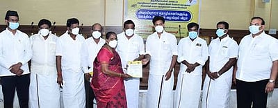 2,202 தொழிலாளா்களுக்கு நலத் திட்ட உதவிகள்