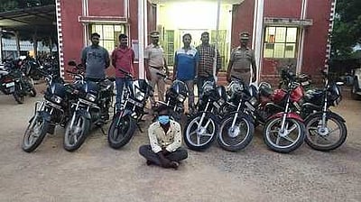 உளுந்தூா்பேட்டை அருகே வாகனங்களைத் திருடியவா் கைது