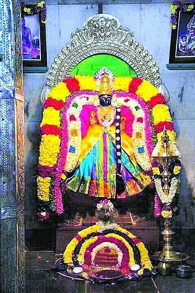 ஆடிப்பூரம் உவந்த  மேல்மருவத்தூராள்