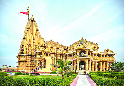 சந்திரனுக்கு சாப விமோசனம் தந்த  சோமநாதர்