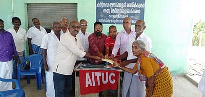 தரங்கம்பாடியில் சுமைதூக்கும் தொழிலாளர் சங்கம் சார்பில் குடும்ப நல நிதி வழங்கல்