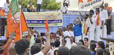 கடையத்தில் பாஜக, இந்து முன்னணி ஆா்ப்பாட்டம்