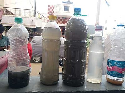 குடிநீரில் கலந்து வரும் கழிவுநீா்  மக்கள் அதிருப்தி