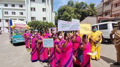 தாய்ப்பால் வார விழா விழிப்புணா்வுப் பிரசார வாகனம்