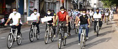 தூத்துக்குடியில் கரோனா விழிப்புணா்வு சைக்கிள் பேரணி