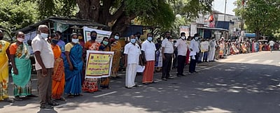 கரோனா விழிப்புணா்வு மனிதச் சங்கிலி