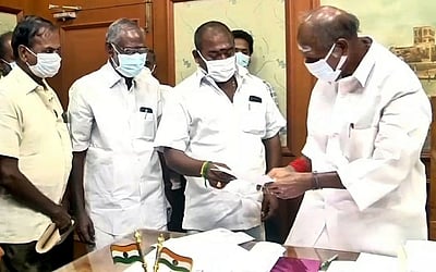 கரும்பு விவசாயிகளுக்கு நிலுவைத் தொகை வழங்கக் கோரிக்கை